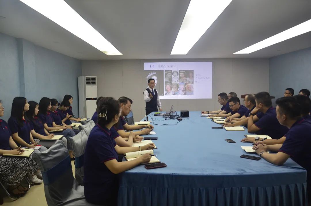  迎大运盛会 塑企业形象——众信咨询集团开展员工职场礼仪培训 